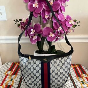 Gucci Women's Black and Blue Shoulder Bag